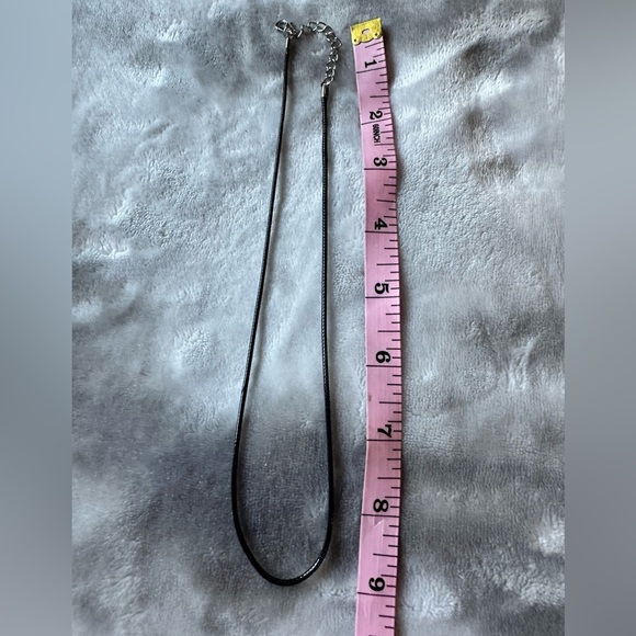 Handcrafted bird skull necklace - Picture 6 of 6